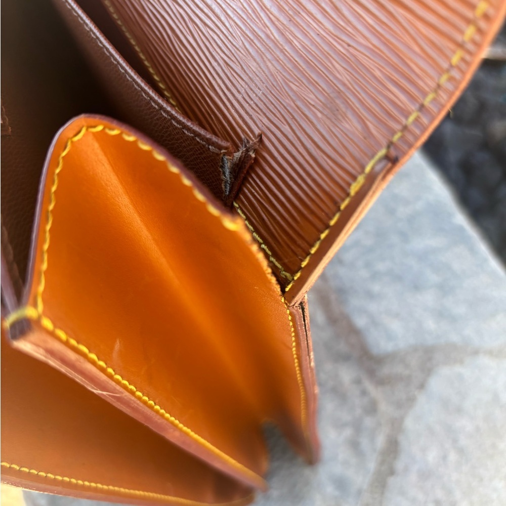 Vintage Louis Vuitton Cognac Epi briefcase- interiorr pocket needs TLC - Picture 6 of 17